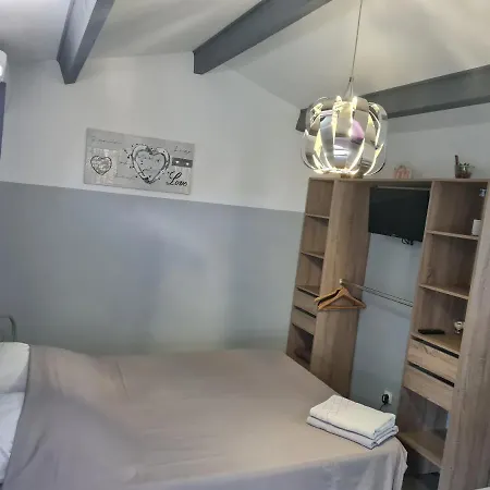 Chambre Cosy Avec Terrasse * Arles